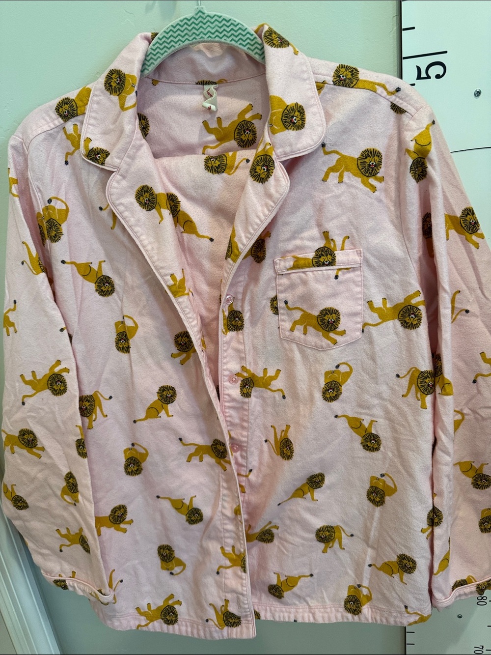 Hanna Andersson Pink Pajama Shirt with Yellow Lion Print